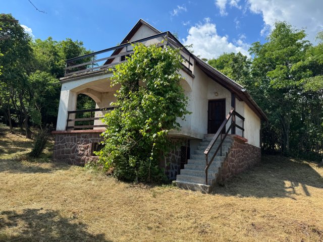 Eladó nyaraló, Balatonalmádiban, Batthyány utcában 109 M Ft