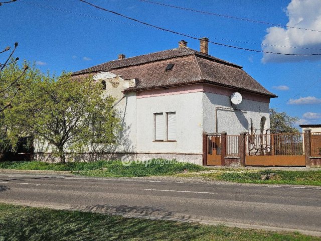 Eladó családi ház, Tiszaföldváron 22 M Ft, 3 szobás