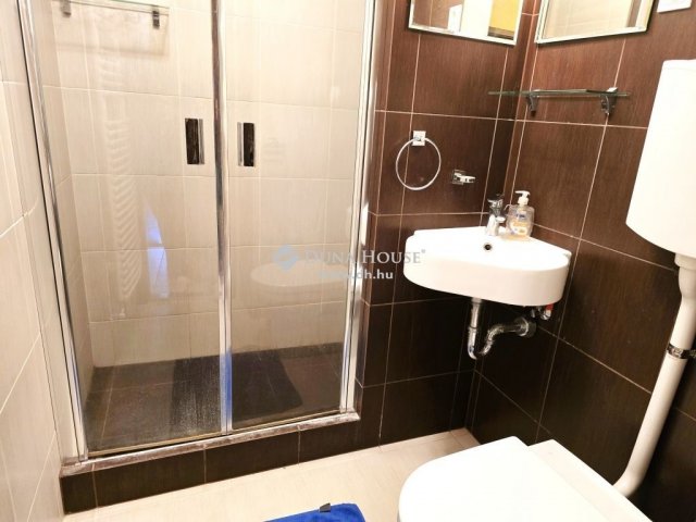 Kiadó téglalakás, albérlet, Pécsett 220 E Ft / hó, 2 szobás