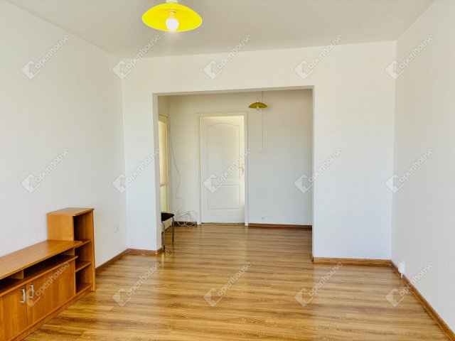 Eladó panellakás, Oroszlányban 28.5 M Ft, 2 szobás