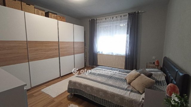 Eladó családi ház, Jászfényszarun 45.9 M Ft, 5 szobás