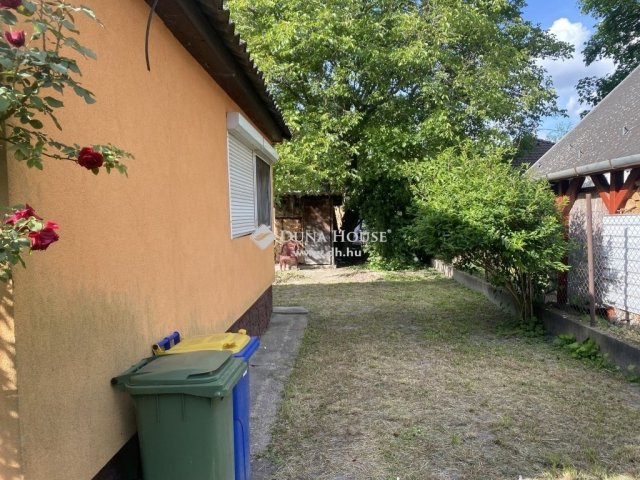 Eladó családi ház, Tasson 17 M Ft, 2 szobás