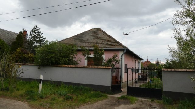 Eladó családi ház, Izsákon 32.9 M Ft, 3 szobás