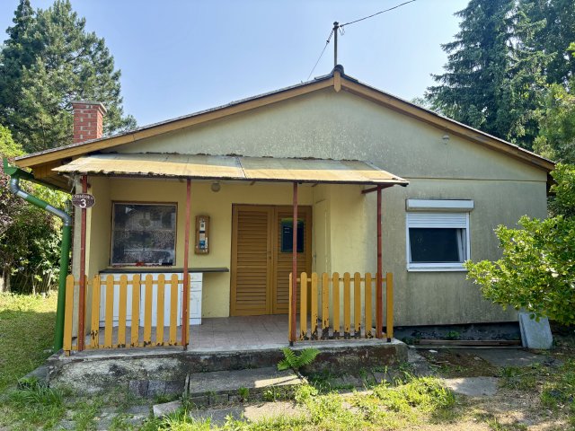 Eladó nyaraló, Balatonkeresztúron, Erdősor utcában 32 M Ft