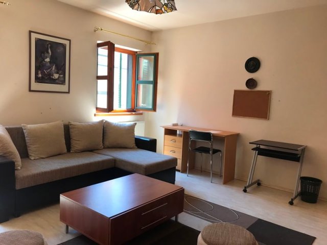 Kiadó téglalakás, albérlet, Pécsett 180 E Ft / hó, 2 szobás