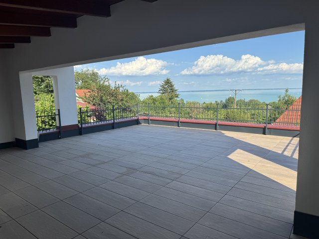 Eladó nyaraló, Balatonalmádiban 119 M Ft, 2 szobás