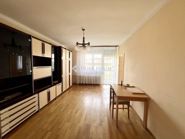 Eladó téglalakás, Veszprémben 45 M Ft, 2 szobás