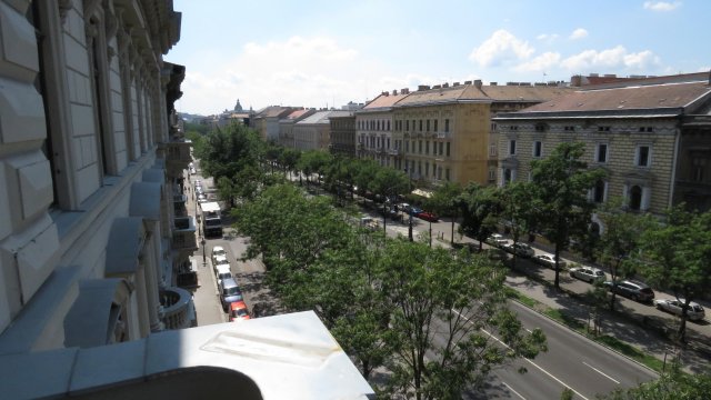 Eladó téglalakás, Budapesten, VI. kerületben, Andrássy úton