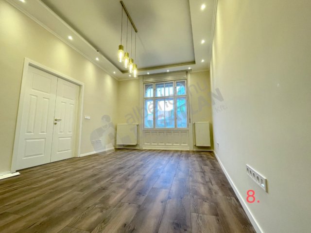 Kiadó téglalakás, albérlet, Budapesten, V. kerületben, 3 szobás