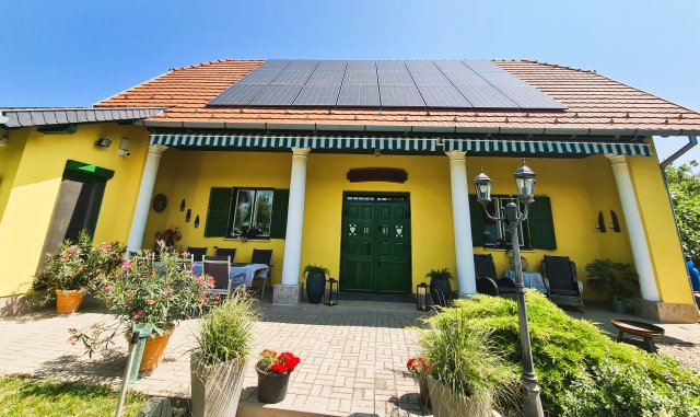 Eladó családi ház, Véménden 86 M Ft, 7 szobás