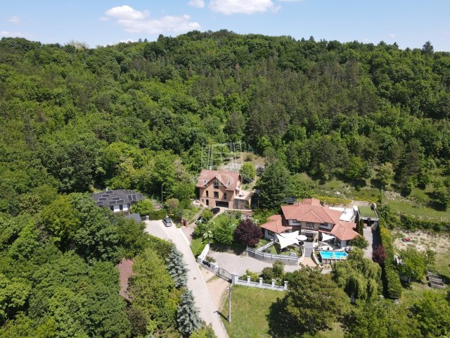 Eladó családi ház, Csabdiban 149.9 M Ft, 7 szobás
