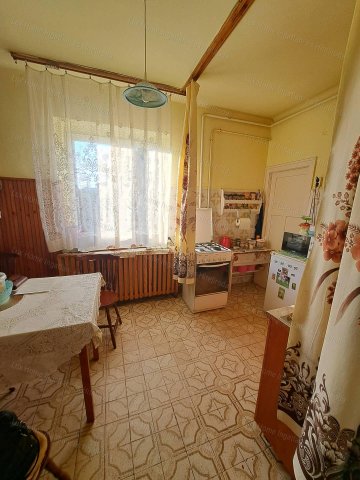 Eladó családi ház, Oroszlányban 45 M Ft, 2 szobás