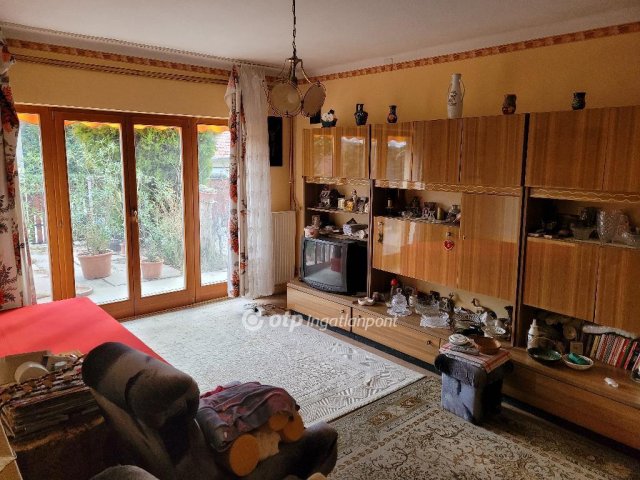 Eladó családi ház, Pécsett 92.9 M Ft, 7+1 szobás