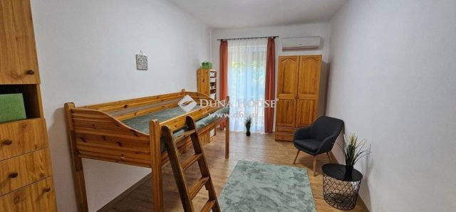 Kiadó téglalakás, albérlet, Pécsett 200 E Ft / hó, 3 szobás