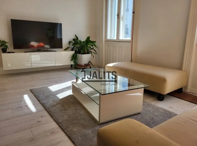 Kiadó téglalakás, albérlet, Budapesten, V. kerületben, 2 szobás