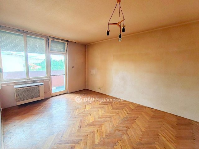 Eladó téglalakás, Kisújszálláson 13.8 M Ft, 2 szobás