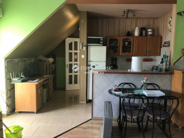 Eladó családi ház, Szigetszentmiklóson 310 M Ft, 9 szobás