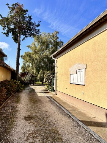 Eladó családi ház, Törtelen 78 M Ft, 6 szobás