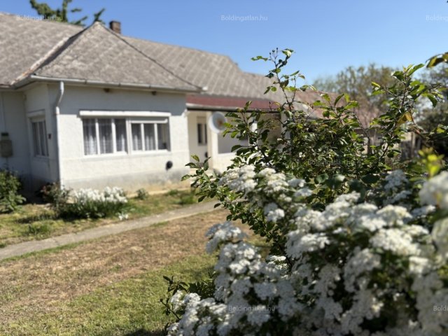 Eladó családi ház, Gamáson 20.5 M Ft, 3 szobás