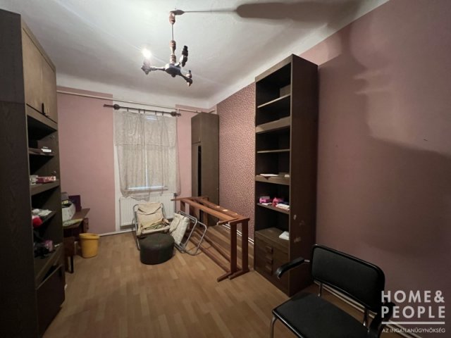 Eladó családi ház, Szegeden 70.3 M Ft, 3 szobás