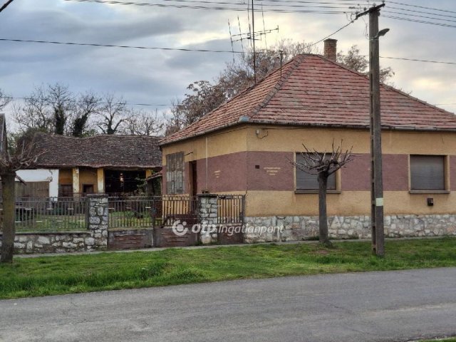 Eladó családi ház, Lippón 12 M Ft, 2+3 szobás