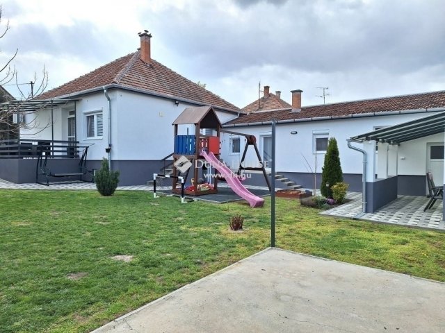 Eladó családi ház, Kecskeméten 79.9 M Ft, 4 szobás