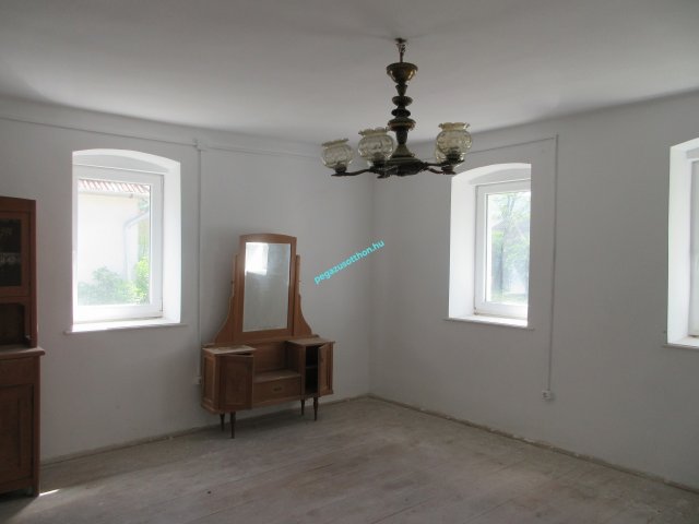 Eladó családi ház, Upponyon 17.9 M Ft, 3 szobás
