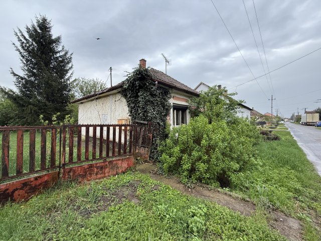 Eladó családi ház, Csengerben 11.9 M Ft, 2 szobás