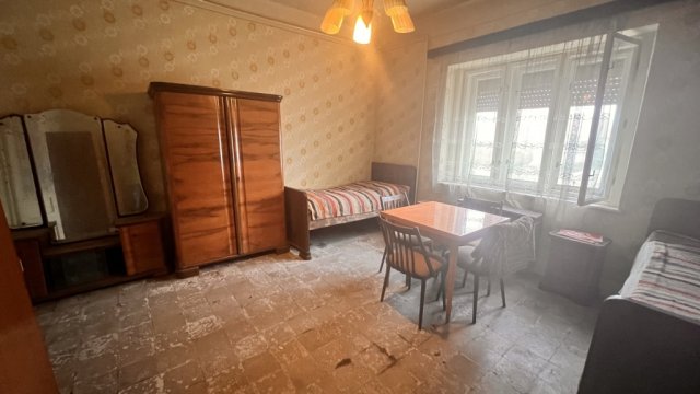 Eladó családi ház, Szentistvánon 15.9 M Ft, 3 szobás