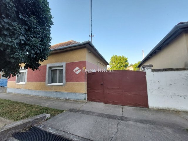Eladó családi ház, Pakson 25 M Ft, 3 szobás
