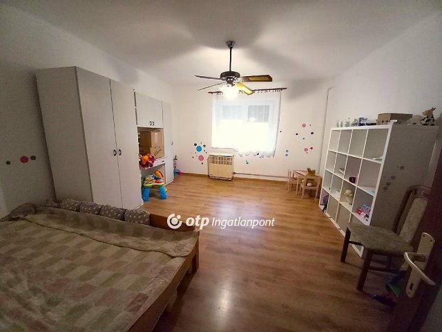 Eladó családi ház, Szakmáron 11.8 M Ft, 4 szobás