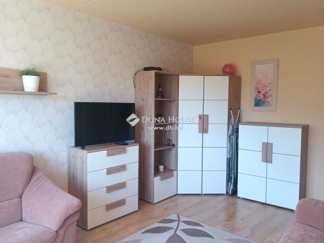 Eladó panellakás, Debrecenben 69 M Ft, 4 szobás