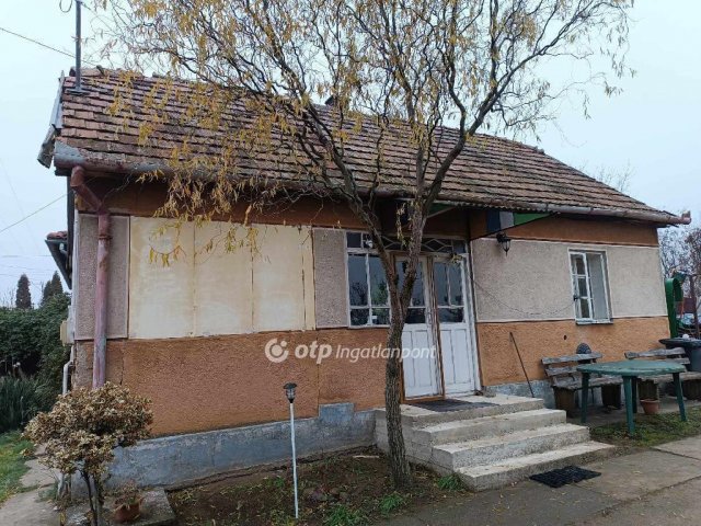 Eladó családi ház, Újfehértón 21.7 M Ft, 1 szobás