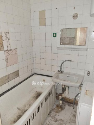 Eladó panellakás, Bátonyterenyén 8.2 M Ft, 1 szobás