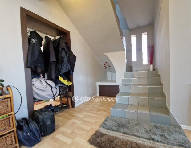 Eladó családi ház, Cegléden 108 M Ft, 5+1 szobás