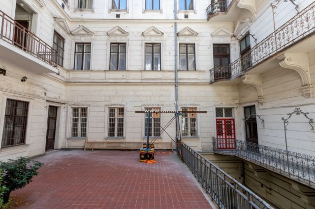Eladó téglalakás, Budapesten, V. kerületben 159.9 M Ft