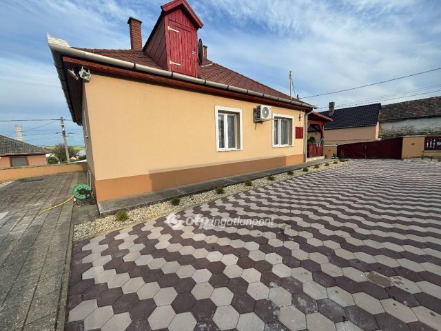 Eladó családi ház, Szerencsen 33 M Ft, 2 szobás
