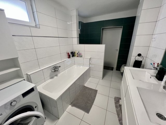 Eladó családi ház, Mohácson 51.9 M Ft, 4 szobás