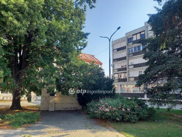 Eladó téglalakás, Szombathelyen 32.9 M Ft, 2 szobás