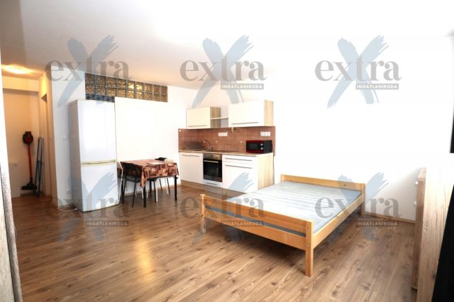 Kiadó téglalakás, albérlet, Szegeden 130 E Ft / hó, 1 szobás