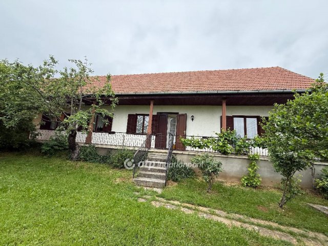 Eladó családi ház, Geresdlakon 34.9 M Ft, 3+1 szobás