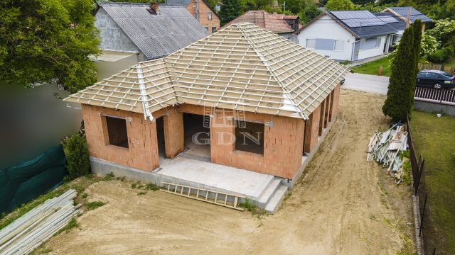 Eladó családi ház, Erdőkertesen 79.9 M Ft, 4 szobás