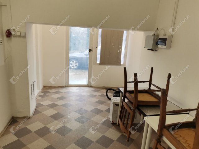 Eladó családi ház, Ácson 50 M Ft, 7 szobás