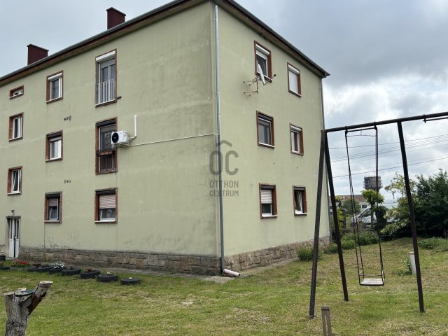 Eladó téglalakás, Pétfürdőn 38.1 M Ft, 2 szobás