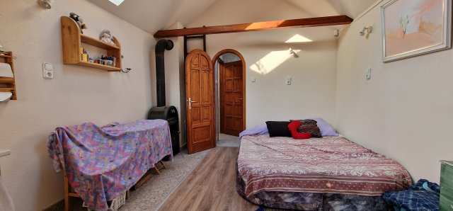 Eladó családi ház, Csörögön 23.9 M Ft, 2 szobás