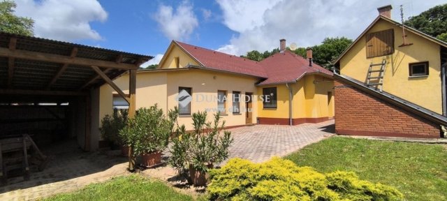 Eladó családi ház, Eplényen 110 M Ft, 5 szobás