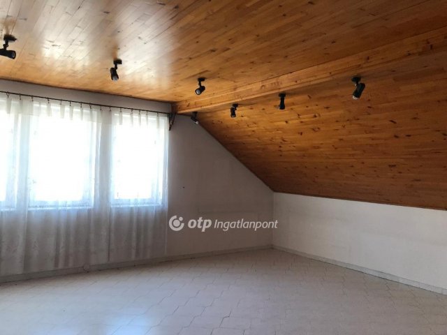 Kiadó ipari ingatlan, Komlón 404 E Ft / hó / költözzbe.hu