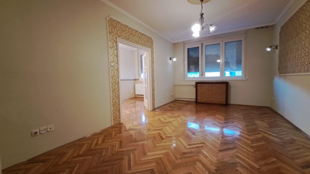 Kiadó téglalakás, albérlet, Kecskeméten, Kossuth téren