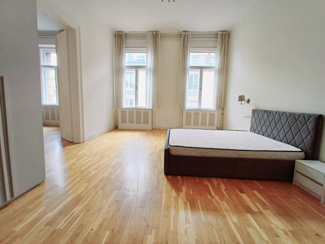 Eladó téglalakás, Budapesten, VI. kerületben 109.99 M Ft