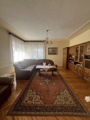 Eladó téglalakás, Győrött 135 M Ft, 3 szobás